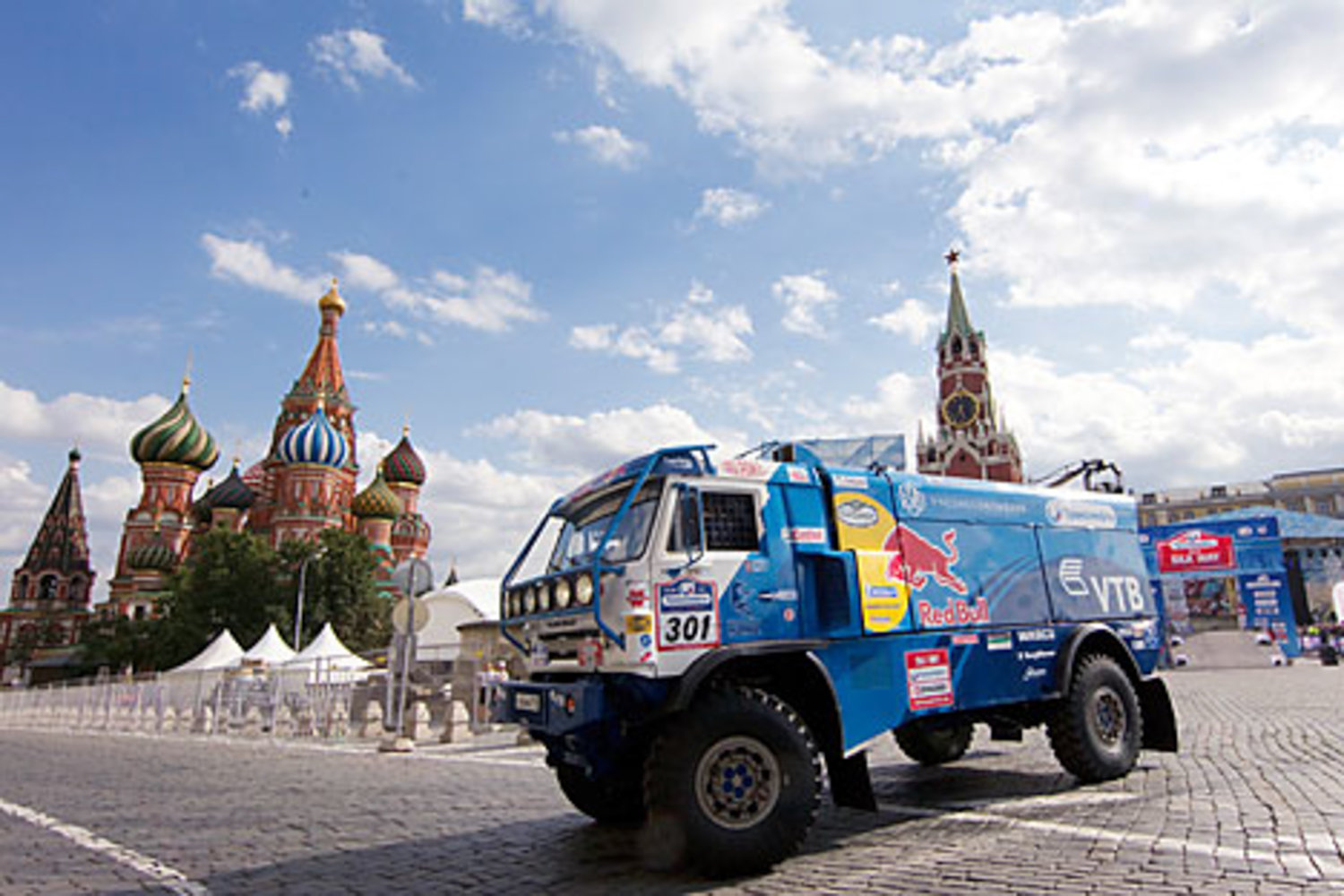 Russian truck. КАМАЗ мастер Дакар Москва красная площадь. КАМАЗ мастер 2007г на красной площади. КАМАЗ на красной площади. КАМАЗЫ на красной площади Дакар.